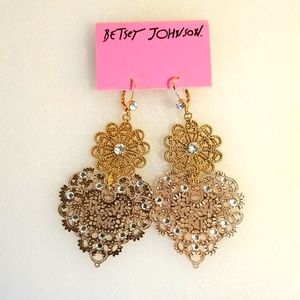Betsey Johnson Love Me heart dangle earrings